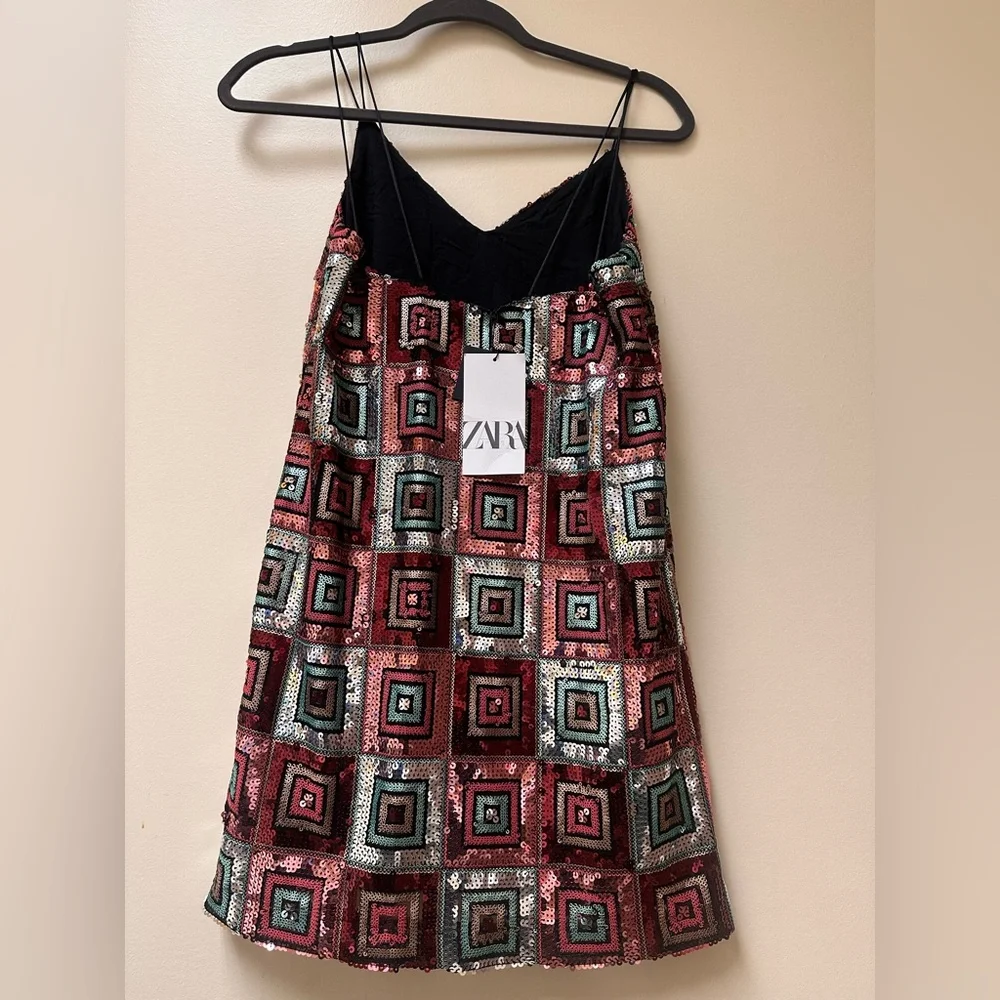 NWT: Festive Sequin Geometric Pattern Strappy DRESS🔹🔻
